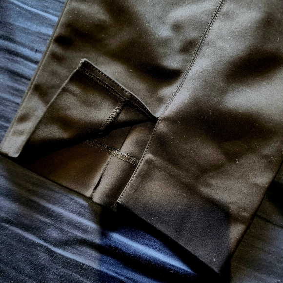 St. John Cropped Pants - Picture 4 of 6